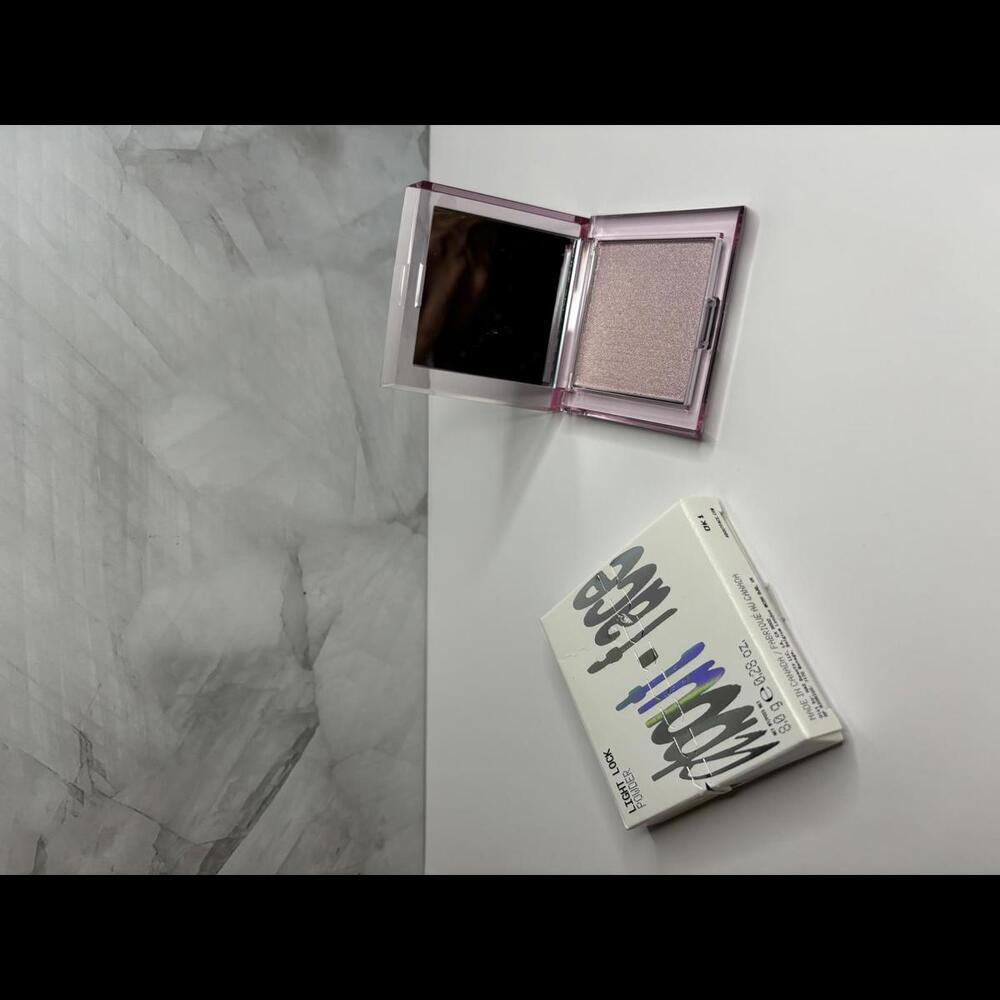 Light Lock Highlighting Powder by Face - Iridescent Glow Highlighter